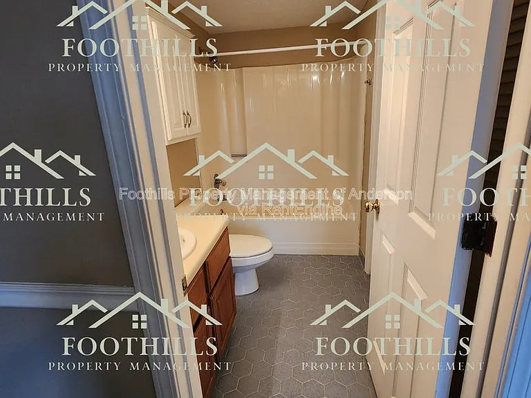 1011 Northlake Dr — Photo 11