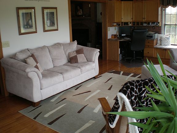 2nd image of 729 Oak Ln