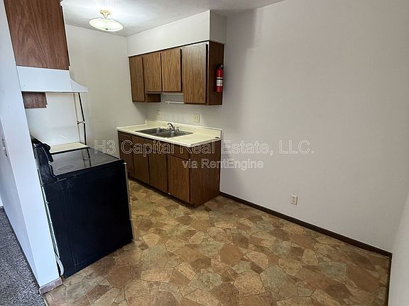 3rd image of 901 S 74th St #10