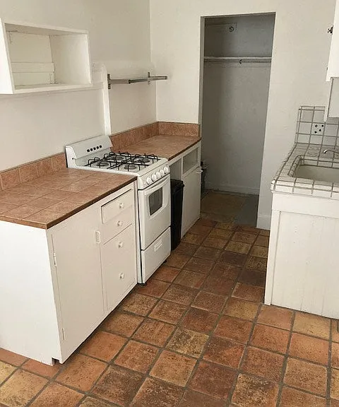 917 N Hoff Ave — Photo 10