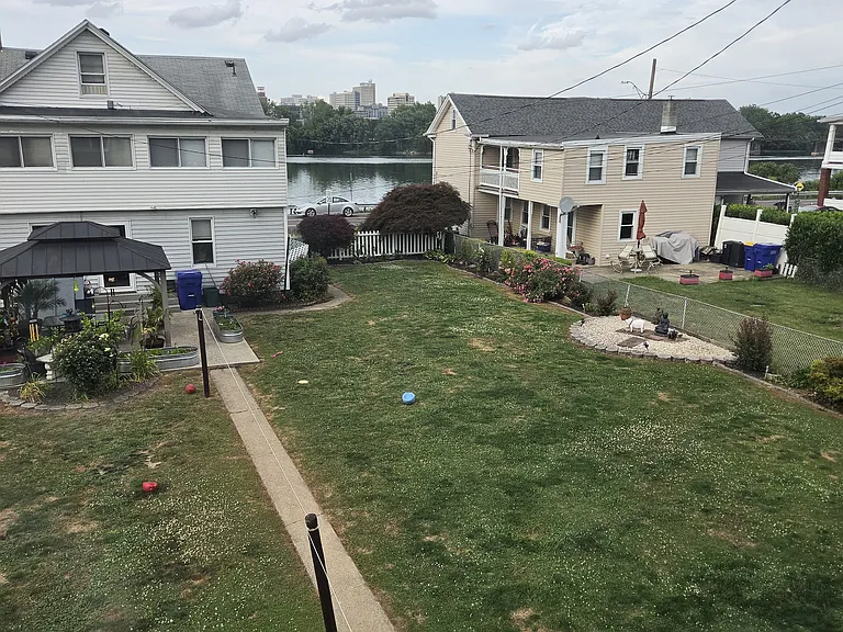 109 S River St — Photo 12