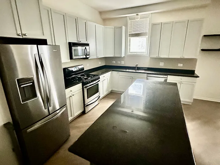 1761 W Morse Ave #GS — Photo 3