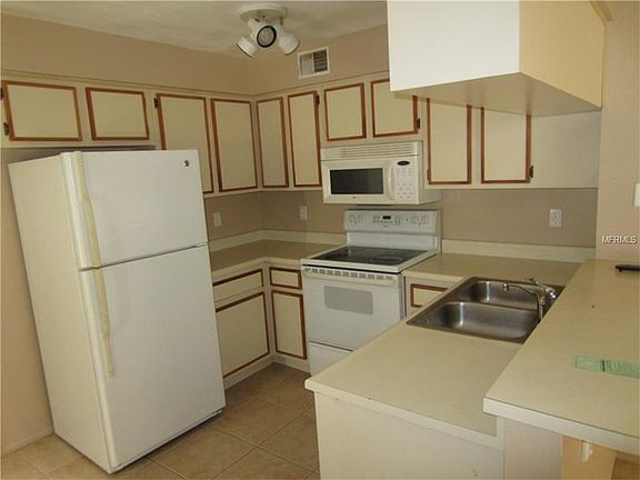 3rd image of 3607 Whispering Oaks Ln