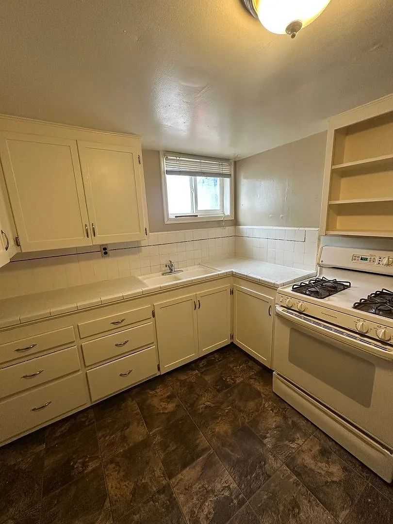 218 S Lakeview Dr — Photo 2