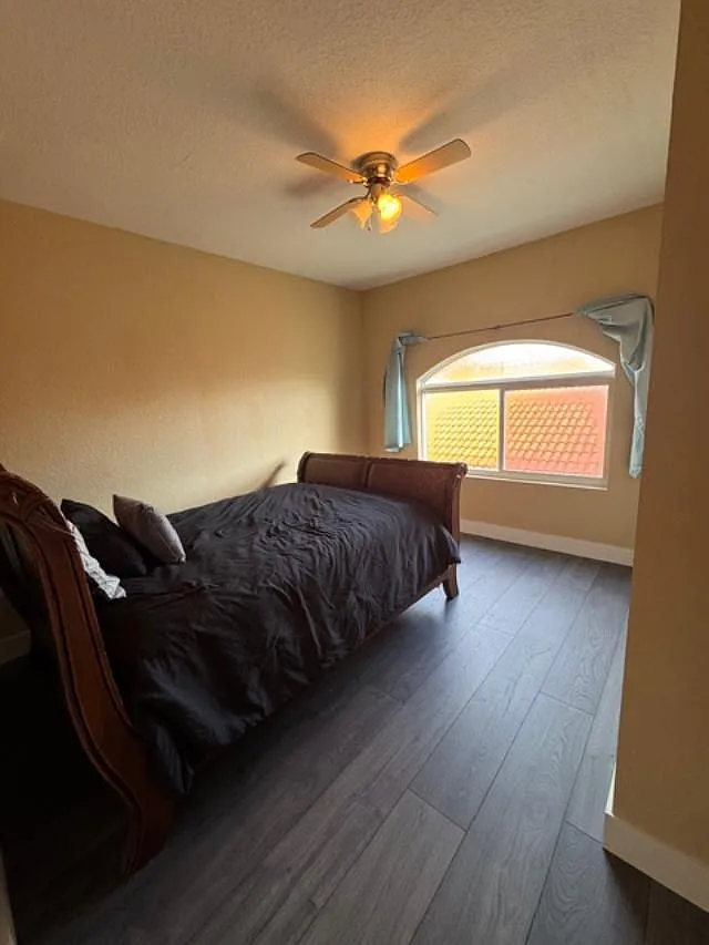 6 bed, 3.0 bath, 3040 sqft, $4,200 — Photo 3
