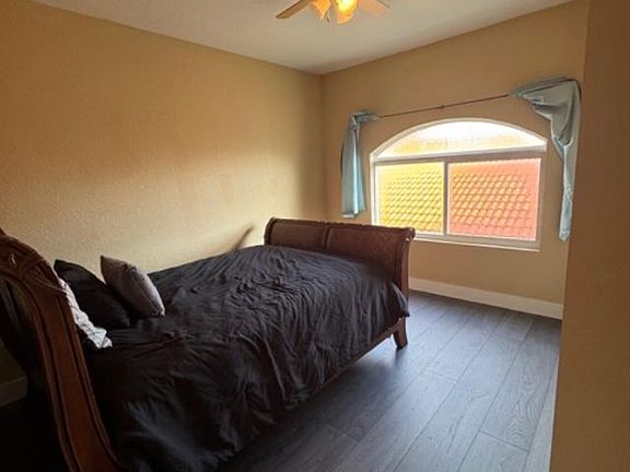 3rd image of 1033 Grove Park Cir