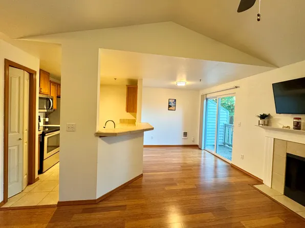 11527 Highway 99 APT E302, Everett, WA 98204