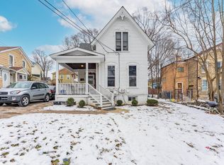 131 N Gifford St, Elgin, IL 60120