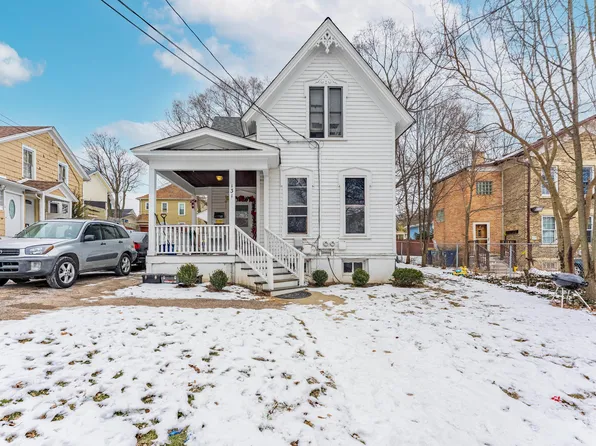 131 N Gifford St, Elgin, IL 60120