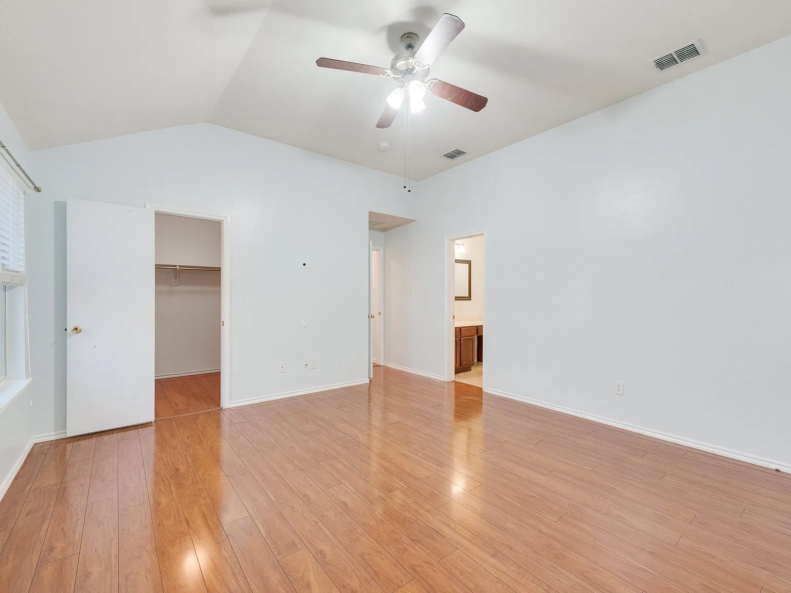 3 bed, 1517 sqft, $2,450 — Photo 4
