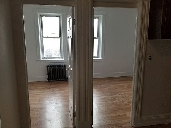 5th image of 2267 28th St APT 2F