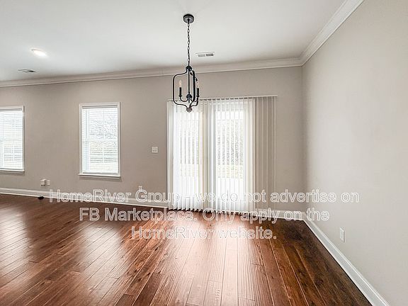 4th image of 642 Bellingham Dr NE