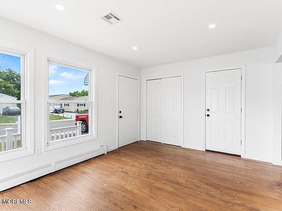 4th image of 385 Barbados Drive N