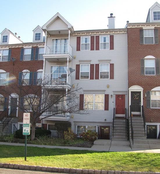 1st image of 48 VAUGHAN DR