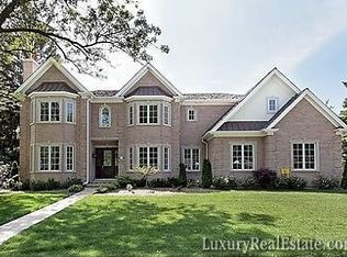 950 Hawthorne Ln, Northbrook, IL