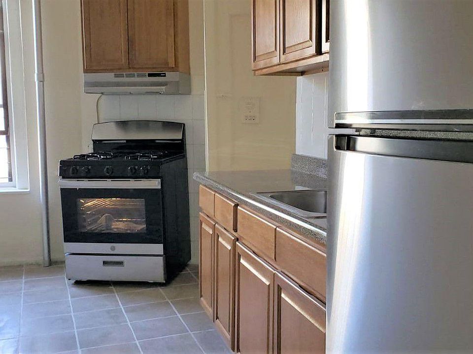 1st image of 2849 Webb Ave