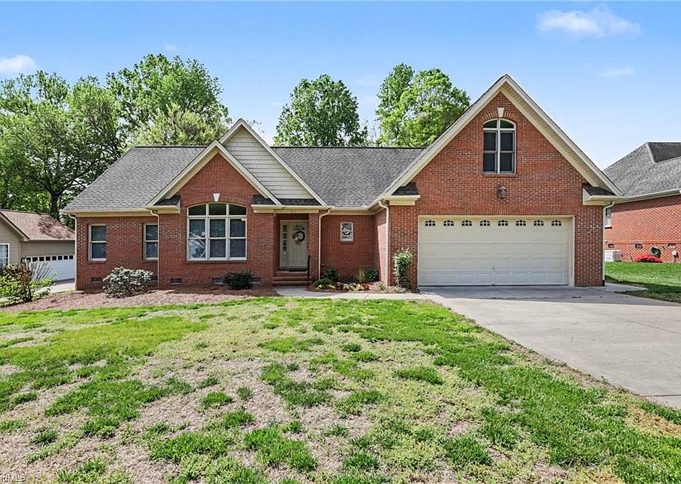 1st image of 411 Spring Hill Ln