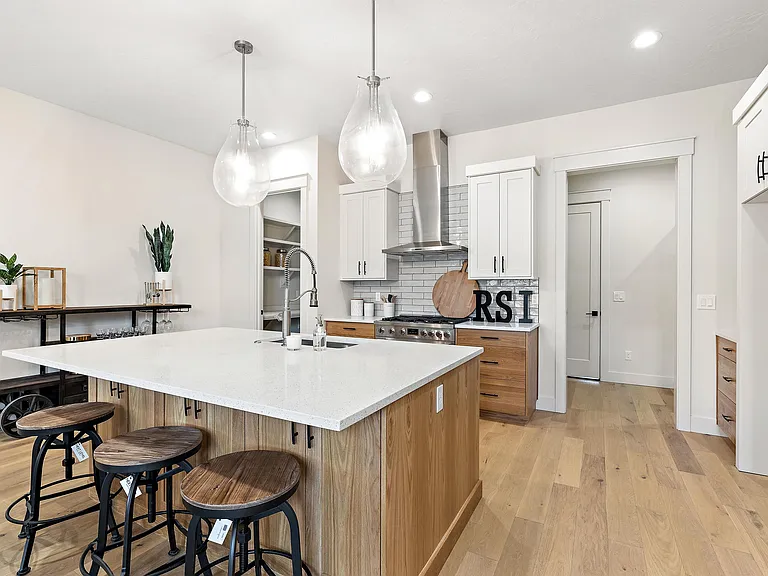 2460 W Iron Coop St #1 — Photo 7