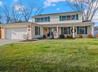 1530 S Surrey Ridge Dr, Arlington Heights, IL 60005