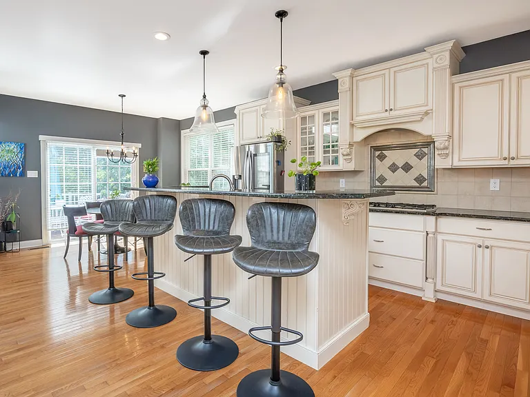225 Holcombe Way — Photo 8
