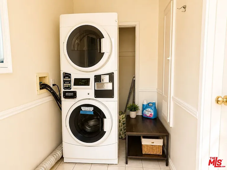 9945 Robbins Dr #102 — Photo 12