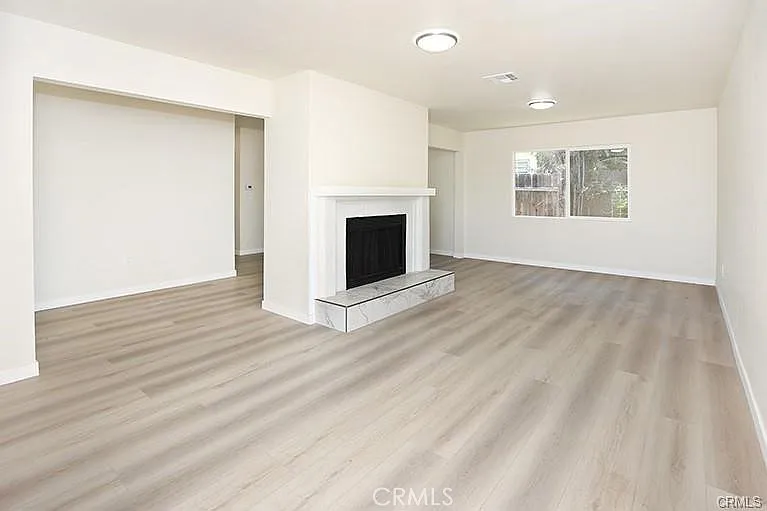 3 bed, 1200 sqft, $3,200 — Photo 2