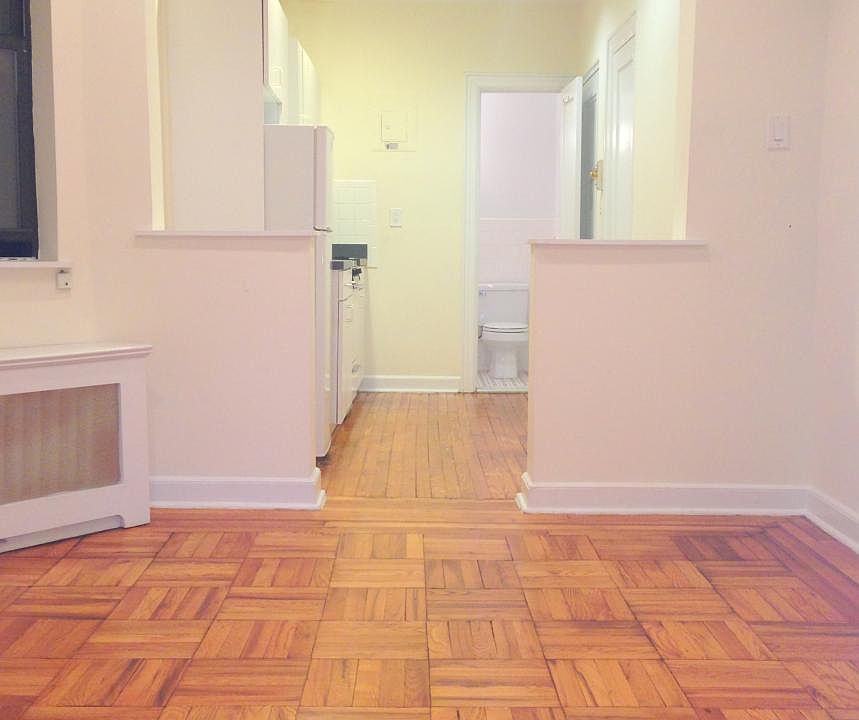 2nd image of 225 W 29th St