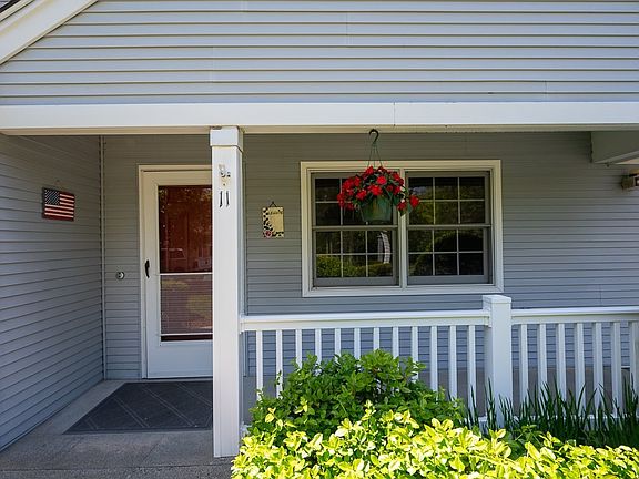 3rd image of 11 Dalton Dr Unit 11