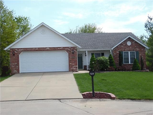 1st image of 924 Woodland Dr