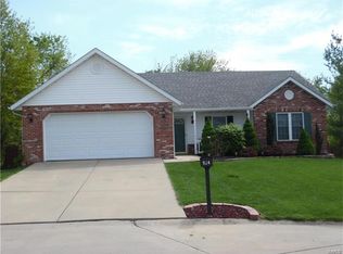 924 Woodland Dr, Maryville, IL 62062