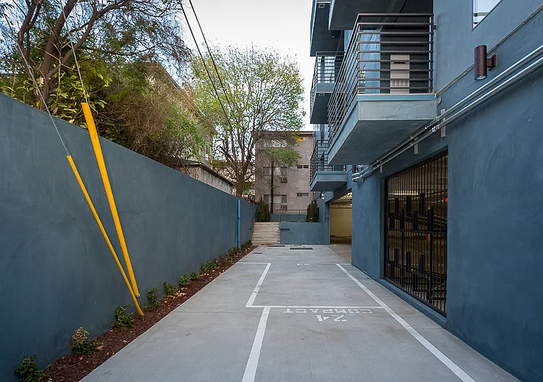 11269 Camarillo St #405 — Photo 25
