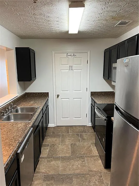 3 bed, 2.0 bath, $1,600 — Photo 4