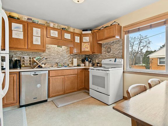 5th image of 426 Rushmore Ln #3