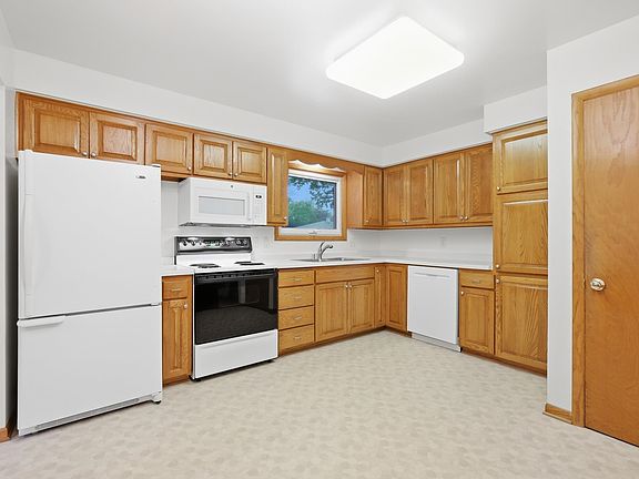 2nd image of 607 Hillcrest Dr