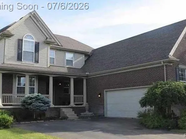 770 Island Lake Dr, Oxford, MI 48371