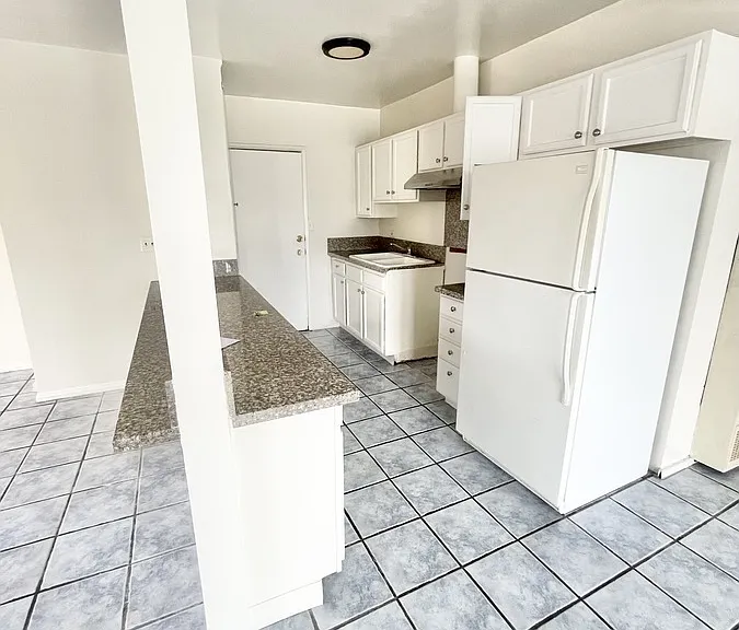2838 W Vernon Ave — Photo 3