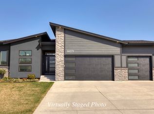 14619 Sutton Dr, Urbandale, IA 50323