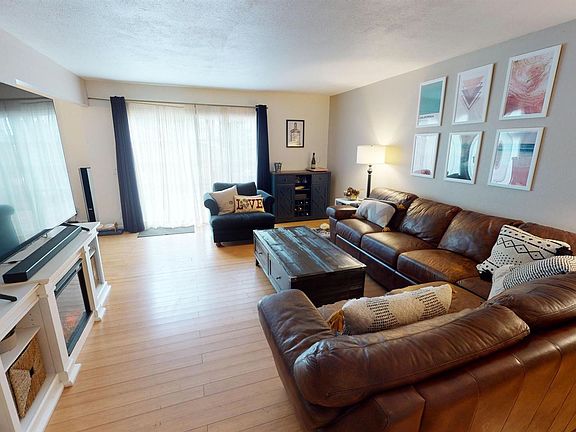 5th image of 804 E Ponderosa Dr