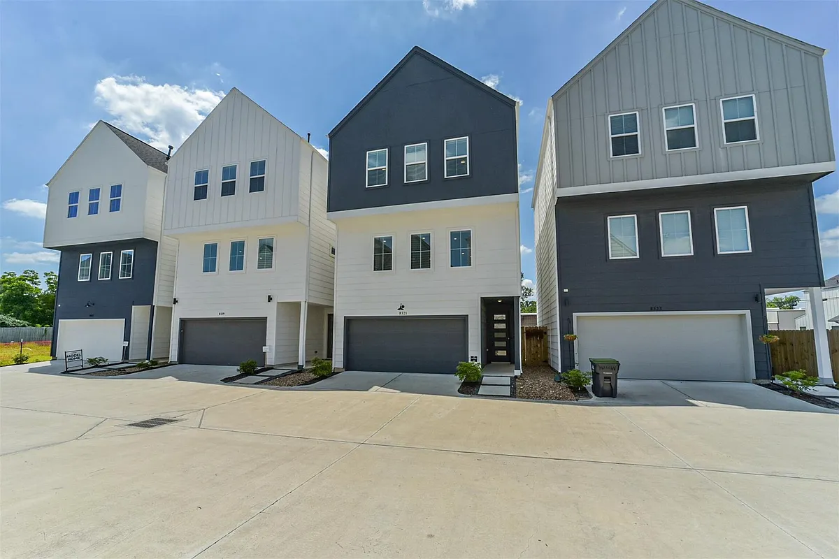 Building Photo - 8321 Springwood Canyon Ln