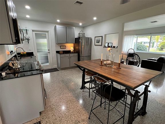5th image of 330 Cascade Ln