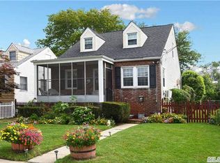12 Catalpa Ave, Lynbrook, NY 11563