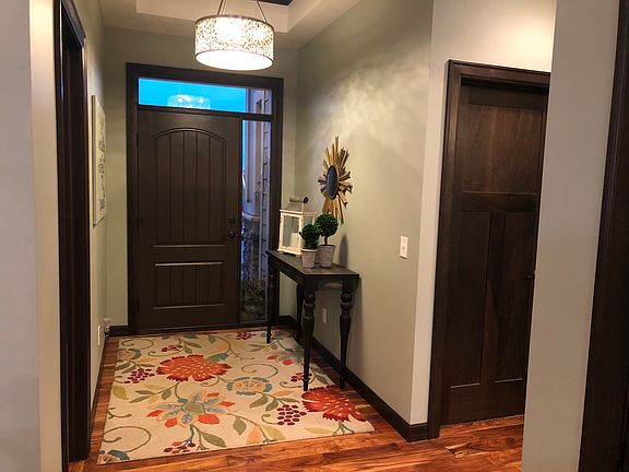 Entry/Foyer