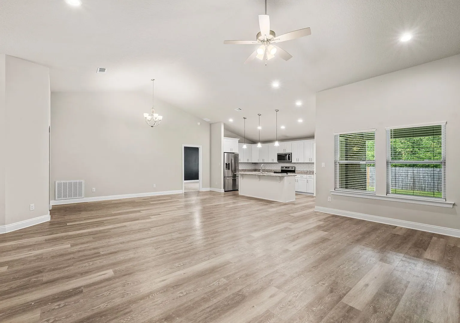 4 Bed 2 Bath home in Milton — Photo 4
