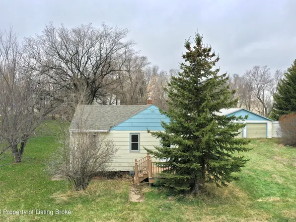 255 1st Ave SE, Halliday, ND 58636