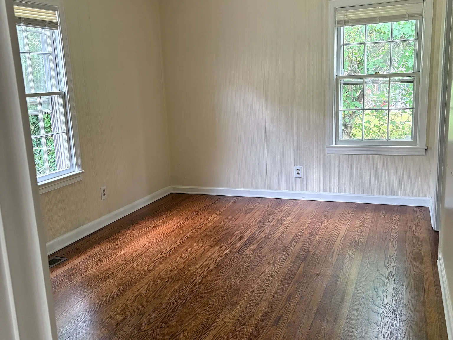 710 Longview St — Photo 2