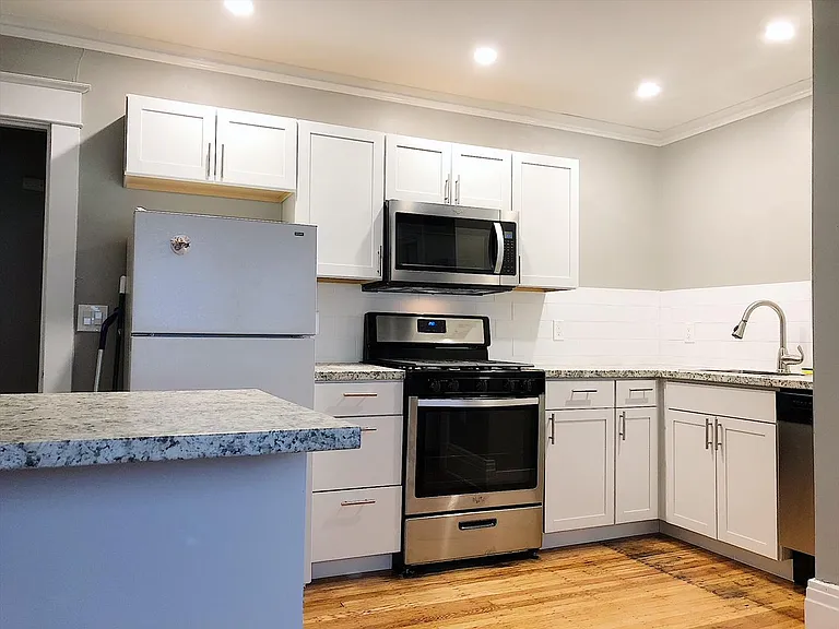 543 Park Ave — Photo 1