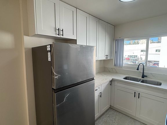 2nd image of 1425 N Mansfield Ave APT 7