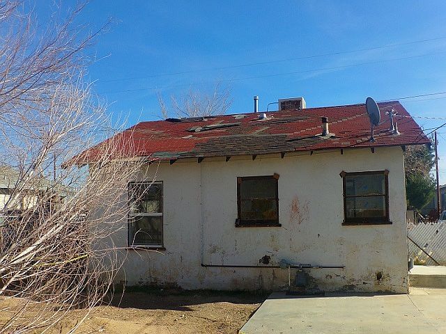 1st image of 2725 Desert St