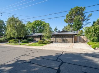 3225 Panorama Dr, Redding, CA 96003