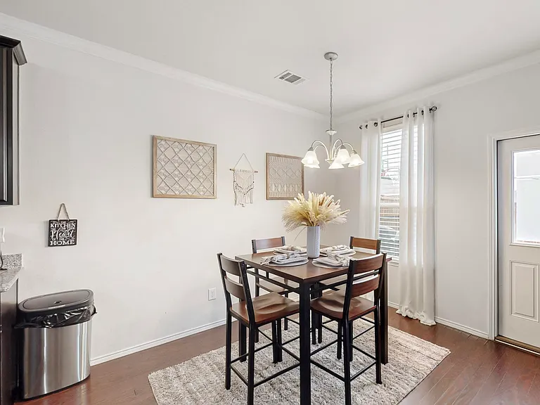 504 Mesa View Trl — Photo 9